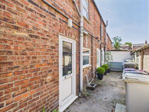 Shared rear alleyway- click for photo gallery